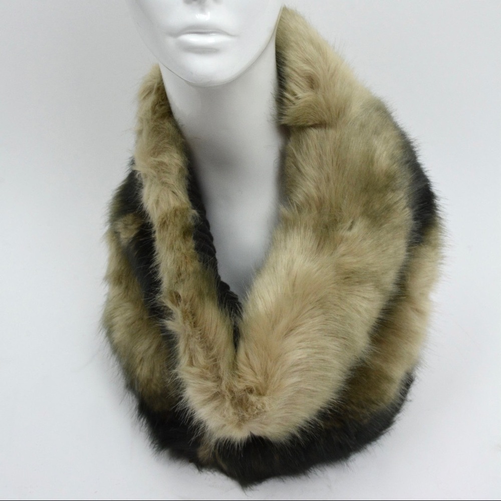 Brand new!! Look by M Faux Fur Snood in Taupe